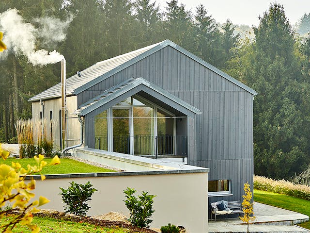 Fertighaus Haus am Wald - Kundenhaus von Bau-Fritz Schlüsselfertig ab 940000€, Satteldach-Klassiker Außenansicht 6