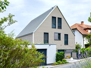 Fertighaus Steffen - Kundenhaus von Bau-Fritz Schlüsselfertig ab 1300000€, Satteldach-Klassiker Außenansicht 2
