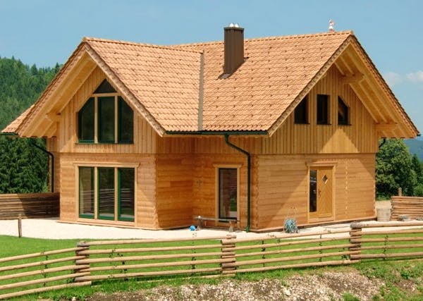Bausatzhaus aus Holz Außenansicht