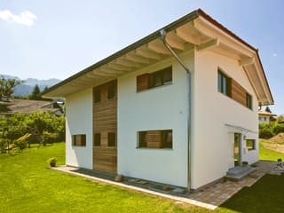 Fertighaus Bayerisch Gmain von Regnauer Hausbau Schlüsselfertig ab 379645€, Satteldach-Klassiker Außenansicht 2