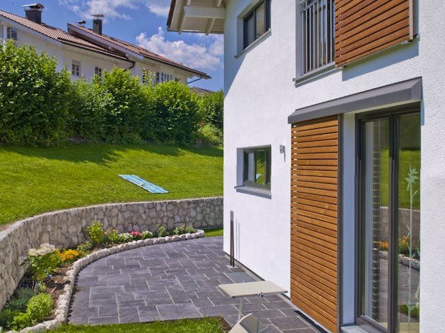 Fertighaus Bayerisch Gmain von Regnauer Hausbau Schlüsselfertig ab 379645€, Satteldach-Klassiker Außenansicht 13