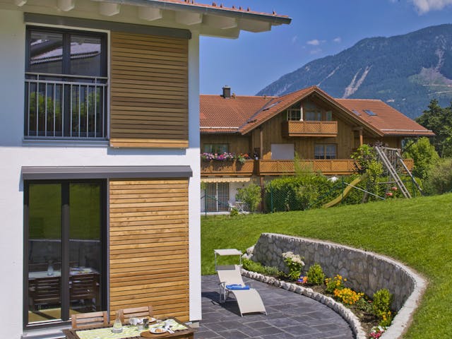 Fertighaus Bayerisch Gmain von Regnauer Hausbau Schlüsselfertig ab 379645€, Satteldach-Klassiker Außenansicht 5