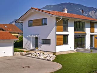 Fertighaus Bayerisch Gmain von Regnauer Hausbau Schlüsselfertig ab 379645€, Satteldach-Klassiker Außenansicht 8