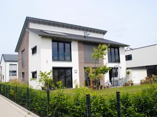 Fertighaus Beispielhaus 2 von CAL-Classic-Haus Schlüsselfertig ab 430000€, Satteldach-Klassiker Außenansicht 1