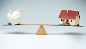 Die Hauskosten müssen sich mit dem Budget in der Waage halten - so planen Sie Ihr Haus mit dem Sparschwein im Blick
