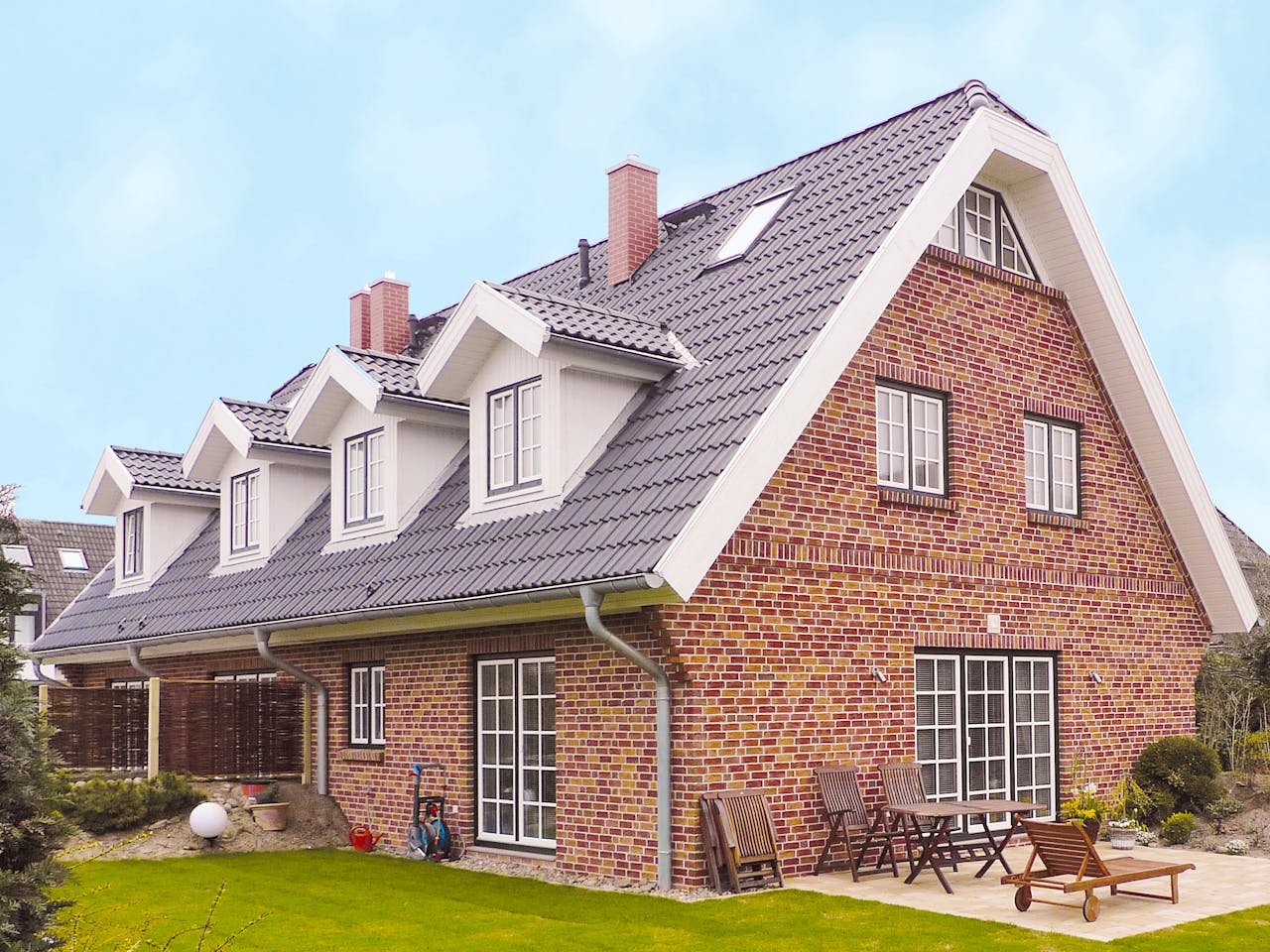 Fertighaus Billund - nordischer Stil von Danhaus Deutschland, Satteldach-Klassiker Außenansicht 1