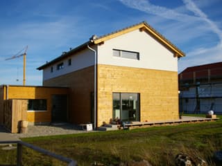 Fertighaus Blankenhorn von Holzhaus Rosskopf Schlüsselfertig ab 429000€, Satteldach-Klassiker Außenansicht 3