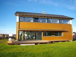 Fertighaus Blankenhorn von Holzhaus Rosskopf Schlüsselfertig ab 429000€, Satteldach-Klassiker Außenansicht 2