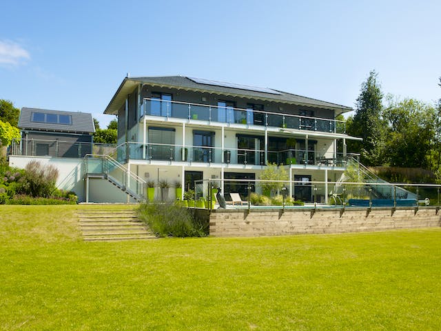 Fertighaus Bond - Kundenhaus von Bau-Fritz Schlüsselfertig ab 980000€, Stadtvilla Außenansicht 9