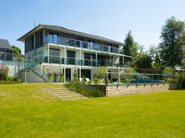 Fertighaus Bond - Kundenhaus von Bau-Fritz Schlüsselfertig ab 980000€, Stadtvilla Außenansicht 2