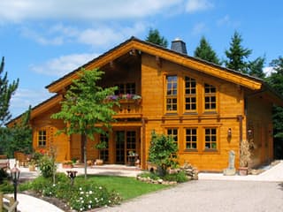 Fertighaus Bregenz von TIROLIA Ausbauhaus ab 161390€, Blockhaus Außenansicht 1