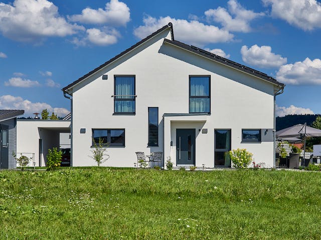 Fertighaus Haus Buchwald von Fertighaus WEISS Schlüsselfertig ab 588464€, Pultdachhaus Außenansicht 4