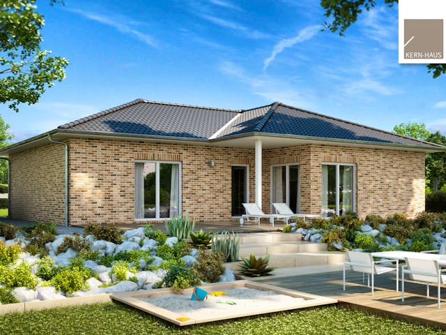 Massivhaus Bungalow Balance Klinker von Kern-Haus Schlüsselfertig ab 412900€, Bungalow Außenansicht 1 Massivhaus Bungalow Balance Klinker von Kern-Haus Schlüsselfertig ab 412900€, Bungalow Außenansicht 1