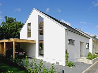 Fertighaus Referenzhaus 1 von Bittermann & Weiss Holzhaus Schlüsselfertig ab 307500€, Satteldach-Klassiker Außenansicht 1