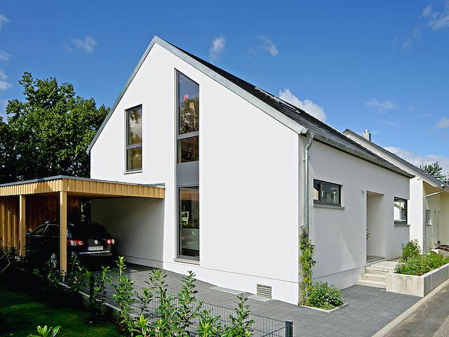 Fertighaus Referenzhaus 1 von Bittermann & Weiss Holzhaus Schlüsselfertig ab 307500€, Satteldach-Klassiker Außenansicht 1