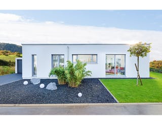 Fertighaus Referenzhaus 3 von Bittermann & Weiss Holzhaus Schlüsselfertig ab 323500€, Bungalow Außenansicht 2