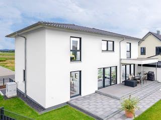 Fertighaus Referenzhaus 5 von Bittermann & Weiss Holzhaus Schlüsselfertig ab 332000€, Stadtvilla Außenansicht 2
