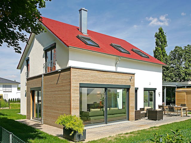 Fertighaus Referenzhaus 6 von Bittermann & Weiss Holzhaus Schlüsselfertig ab 356000€, Satteldach-Klassiker Außenansicht 1