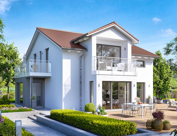 Bei diesem modernen Fertighaus mit 1,5 Geschossen von Bien-Zenker sorgen der Standerker mit Balkon sowie der großzügige Zwerchgiebel über einer Loggia für weitläufige Wohnfläche.