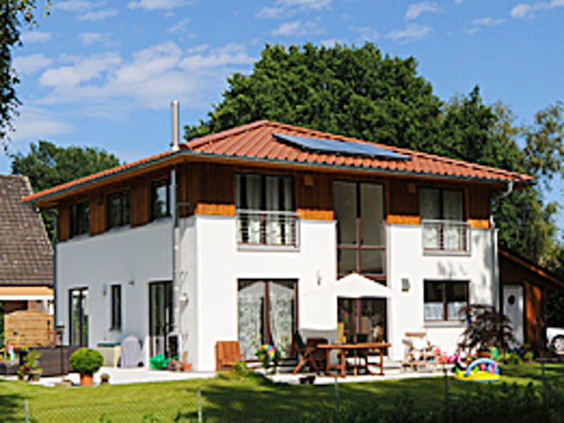 Stadtvilla mit Walmdach von Dammann Haus