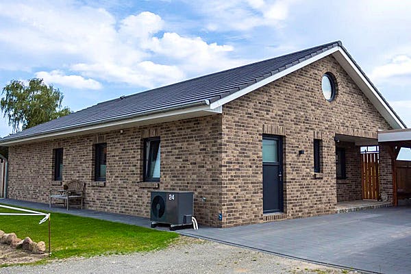 d579713f_portraitblock1