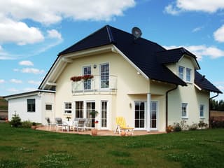 Fertighaus Da Capo 77 von SCHWABENHAUS, Satteldach-Klassiker Außenansicht 1