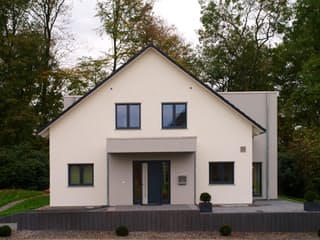 Fertighaus Musterhaus Bad Vilbel von SCHWABENHAUS, Satteldach-Klassiker Außenansicht 4