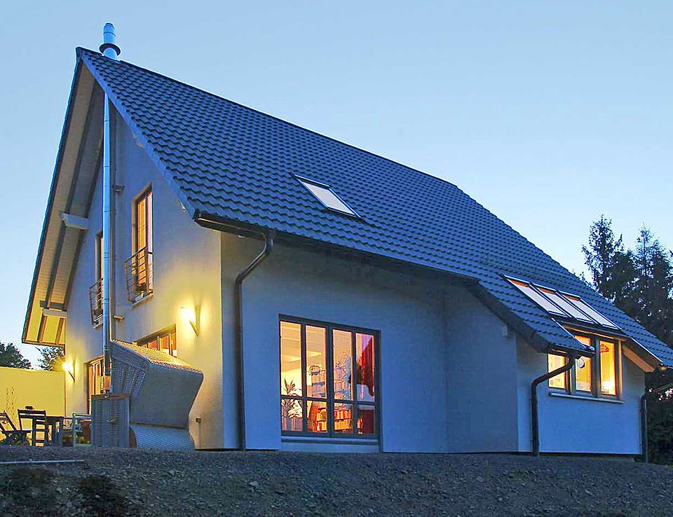 Fertighaus Britta (KfW-Effizienzhaus 40 EE) von Dammann-Haus Schlüsselfertig ab 310500€, Satteldach-Klassiker Außenansicht 2