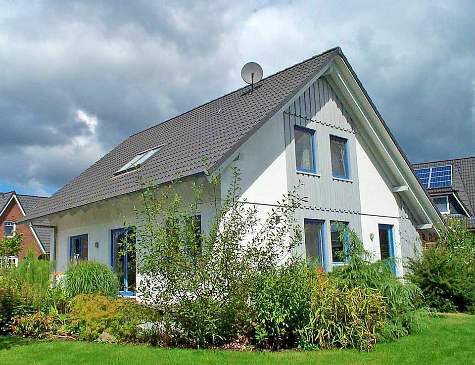 Fertighaus Julia (KfW-Effizienzhaus 40 EE) von Dammann-Haus Schlüsselfertig ab 371100€, Satteldach-Klassiker Außenansicht 1