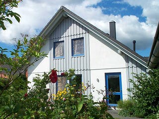 Fertighaus Julia (KfW-Effizienzhaus 40 EE) von Dammann-Haus Schlüsselfertig ab 371100€, Satteldach-Klassiker Außenansicht 2