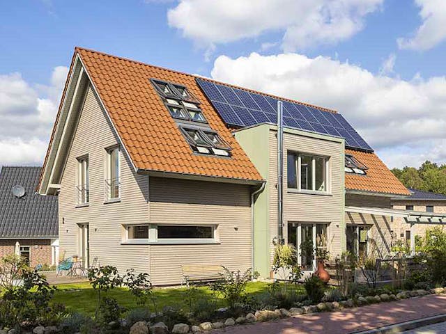 Fertighaus Julia 3 (KfW-Effizienzhaus 40 EE) von Dammann-Haus Schlüsselfertig ab 406500€, Satteldach-Klassiker Außenansicht 2