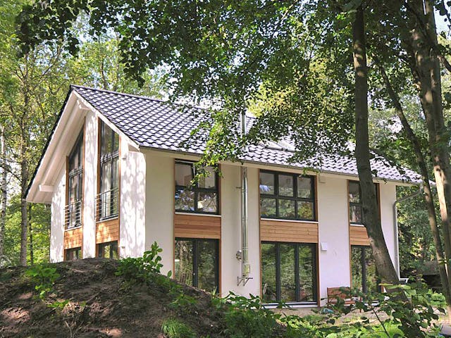 Fertighaus Jutta (KfW-Effizienzhaus 40 EE) von Dammann-Haus Schlüsselfertig ab 379200€, Satteldach-Klassiker Außenansicht 2
