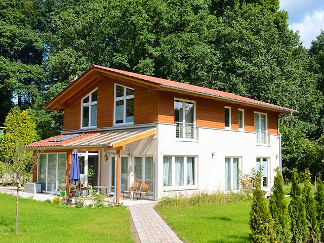 Fertighaus Jutta (KfW-Effizienzhaus 40 EE) von Dammann-Haus Schlüsselfertig ab 379200€, Satteldach-Klassiker Außenansicht 4
