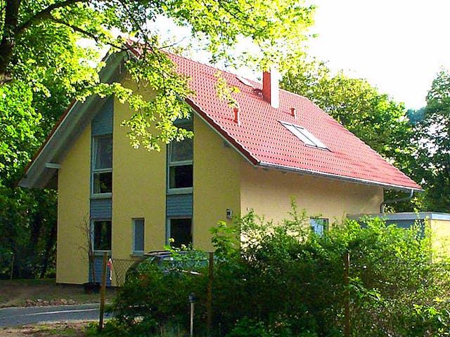 Fertighaus Myrna (KfW-Effizienzhaus 40 EE) von Dammann-Haus Schlüsselfertig ab 327800€, Satteldach-Klassiker Außenansicht 2