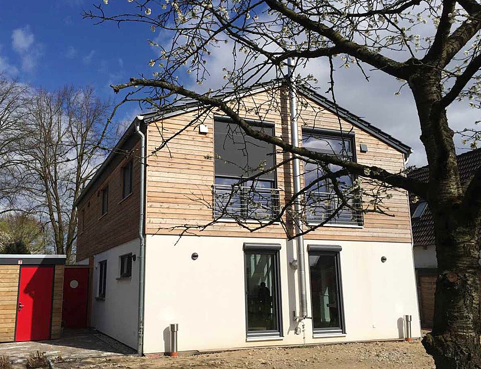 Fertighaus Nicole (KfW-Effizienzhaus 40 EE) von Dammann-Haus Schlüsselfertig ab 311700€, Satteldach-Klassiker Außenansicht 2