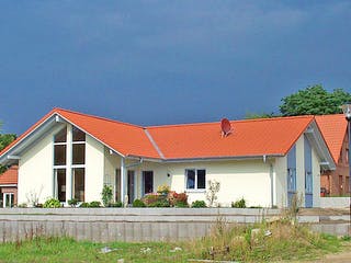 Fertighaus Rosi (KfW-Effizienzhaus 40 EE) von Dammann-Haus Schlüsselfertig ab 362500€, Bungalow Außenansicht 3