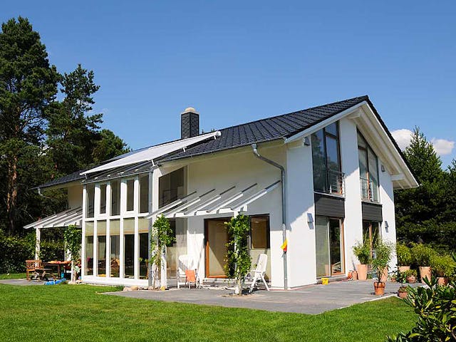 Fertighaus Stefanie (KfW-Effizienzhaus 40 EE) von Dammann-Haus Schlüsselfertig ab 454300€, Außenansicht 2