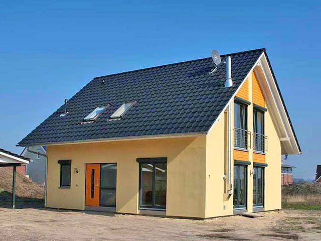 Fertighaus Steffy (KfW-Effizienzhaus 40 EE) von Dammann-Haus Schlüsselfertig ab 336800€, Satteldach-Klassiker Außenansicht 3