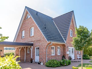 Massivhaus EFH 1.5 - 130 von Dan Concept Massivhaus, Satteldach-Klassiker Außenansicht 2