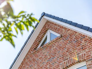 Massivhaus EFH 1.5 - 130 von Dan Concept Massivhaus, Satteldach-Klassiker Außenansicht 3