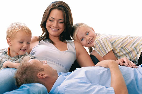 Familie mit zwei Kindern