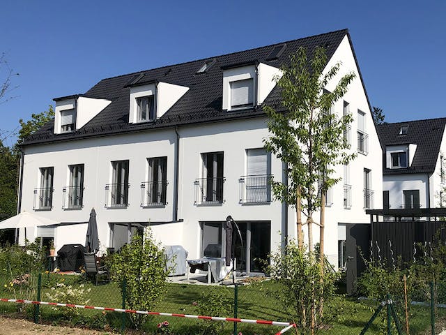 Massivhaus ALFA Reihenhaus R2 von Dennert Massivhaus - Mehrfamilien-, Reihen- & Doppelhaus, Außenansicht 1