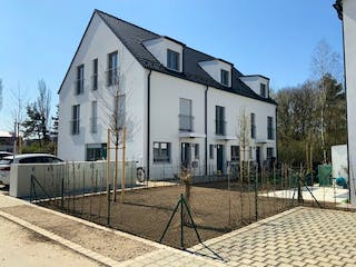 Massivhaus ALFA Reihenhaus R2 von Dennert Massivhaus - Mehrfamilien-, Reihen- & Doppelhaus, Außenansicht 2