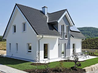 ICON 3+ mit Quergiebel von Dennert Massivhaus Außenansicht 1