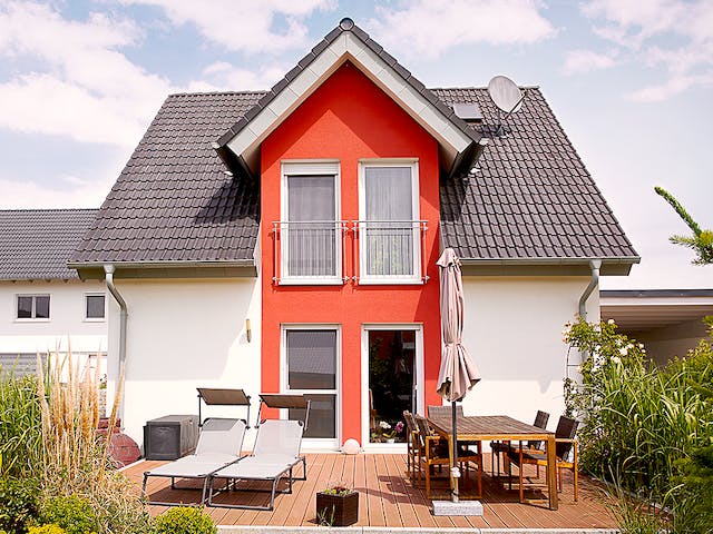 Massivhaus ICON 3+ mit Quergiebel von Dennert Massivhaus Ausbauhaus ab 261500€, Satteldach-Klassiker Außenansicht 1
