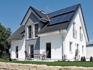 Massivhaus ICON 3+ mit Quergiebel von Dennert Massivhaus Ausbauhaus ab 261500€, Satteldach-Klassiker Außenansicht 2