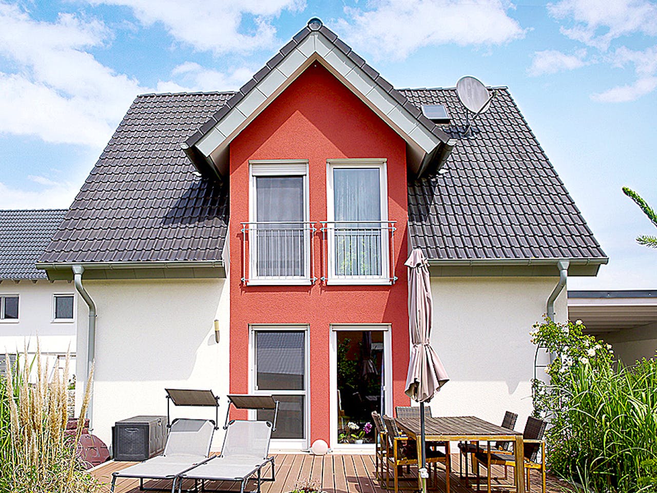 Massivhaus ICON 3 mit Quergiebel von Dennert Massivhaus Ausbauhaus ab 247288€, Satteldach-Klassiker Außenansicht 1