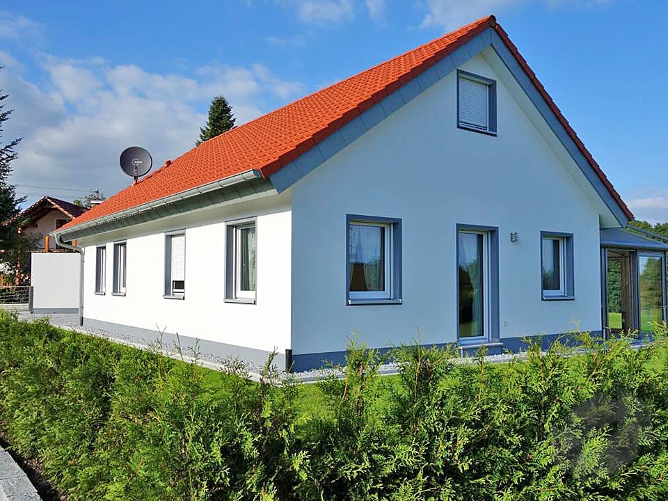 ICON Bungalow von Dennert Massivhaus Außenansicht