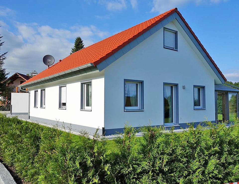 Massivhaus ICON Bungalow von Dennert Massivhaus Ausbauhaus ab 210000€, Bungalow Außenansicht 1