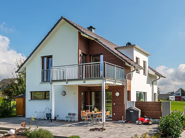 Blockhaus D140 Sinn von Frammelsberger R. Ingenieur-Holzbau, Satteldach-Klassiker Außenansicht 1